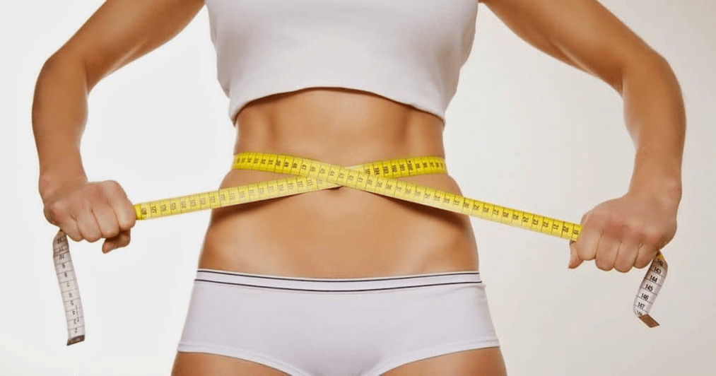 misurare la vita con un centimetro dopo aver perso peso